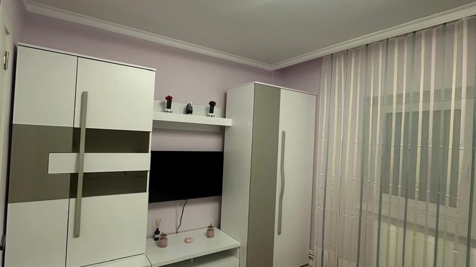 Ag BRASADAS vinde apt 2 camere DECOMANDATE etaj 1 în Micro 16. - Poză 4