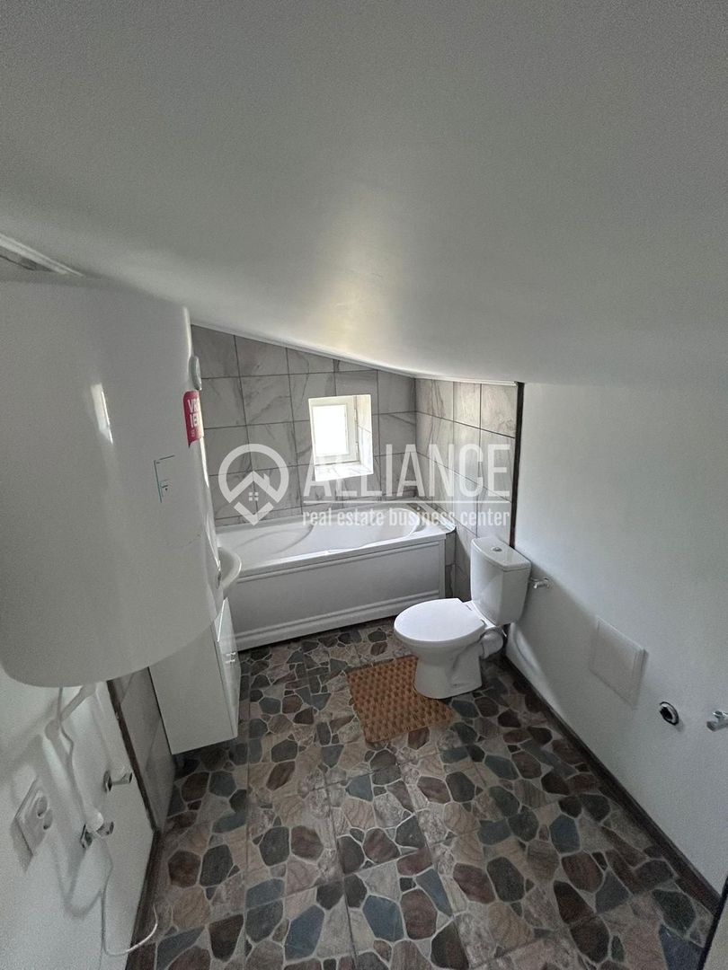 SAT CERCHEZU - Casa renovata complet si gradina - Poză 3