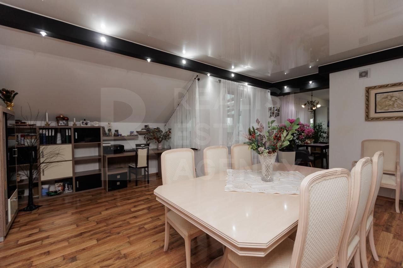 Vânzare, penthouse cu suprafața de 227 mp, str. Romană, Ungheni - Poză 13