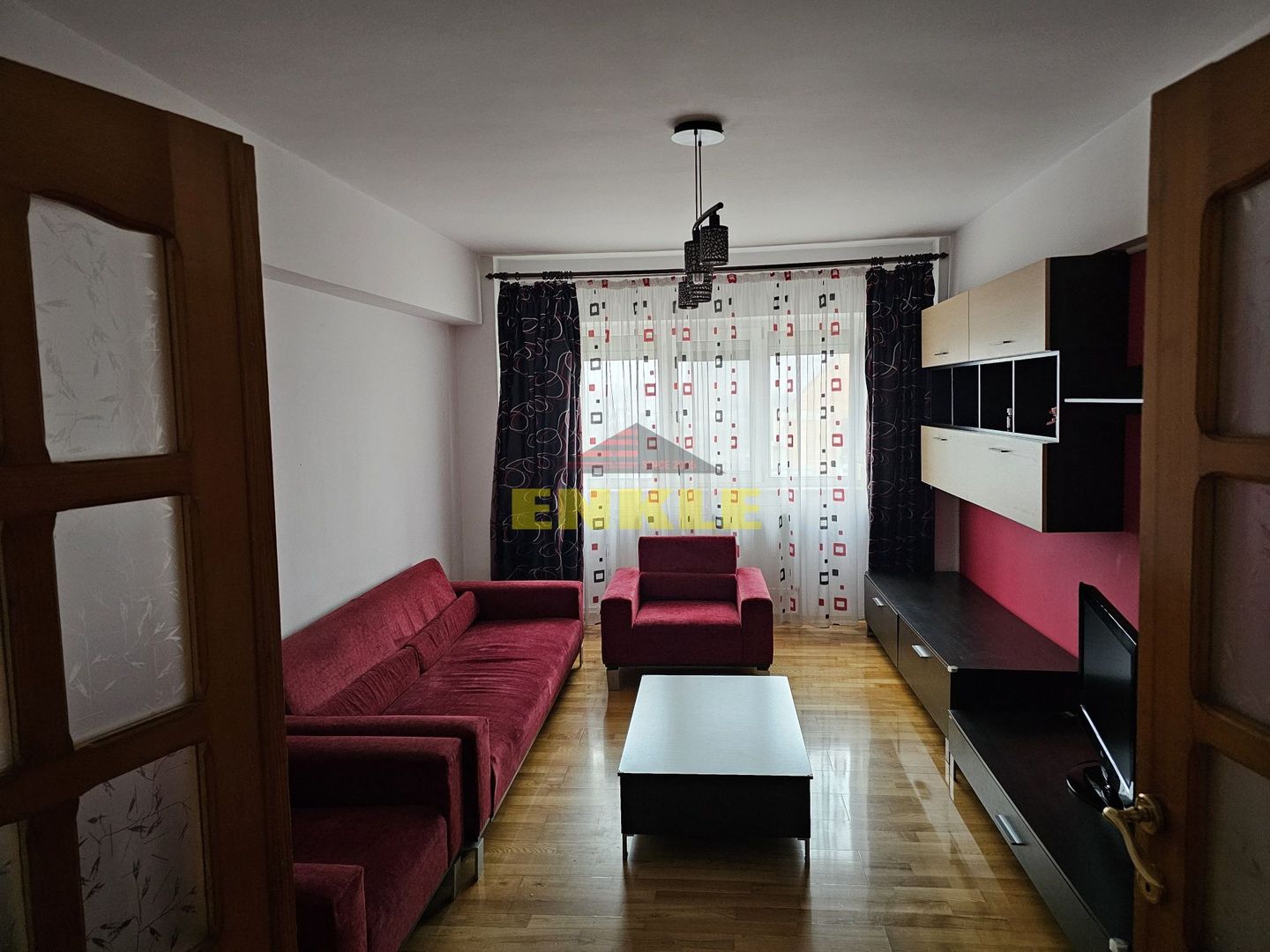 De închiriat apartament 3 camere – zona Piața Mare - Poză 1
