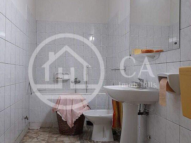 Apartament la casa cu 4 camere de vanzare zona ultracentrala Oradea - Poză 9