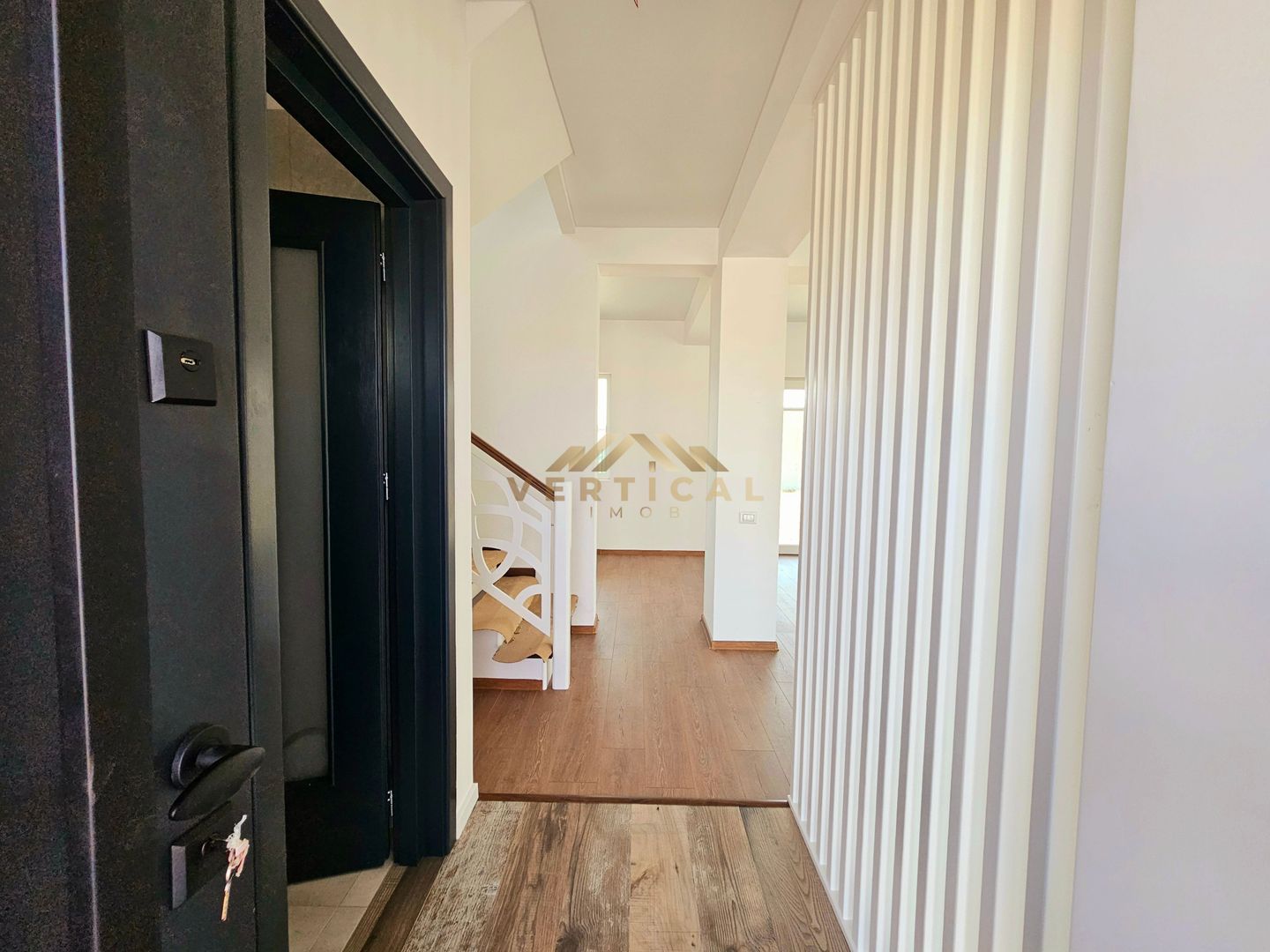 De vanzare vila 4 camere - cartier Mega Parc Residence -comuna Berceni - Poză 4
