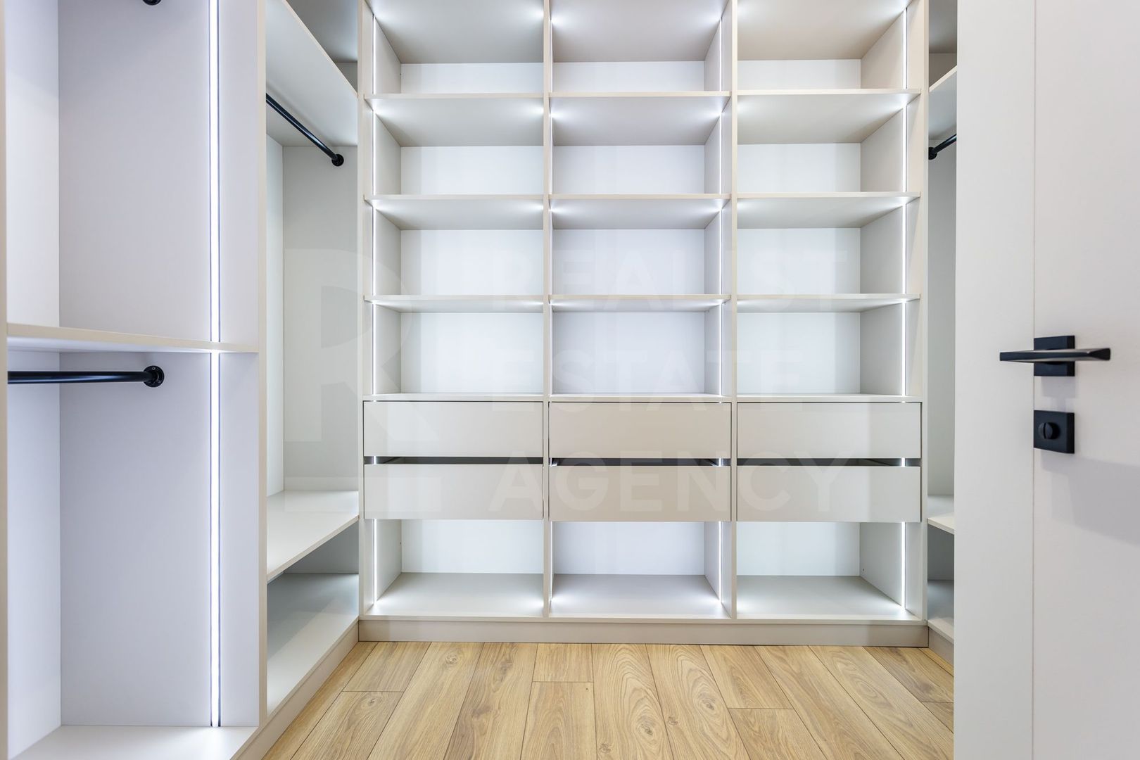 Vânzare apartament 2 camere,strada Alba Iulia, Buiucani. - Poză 33