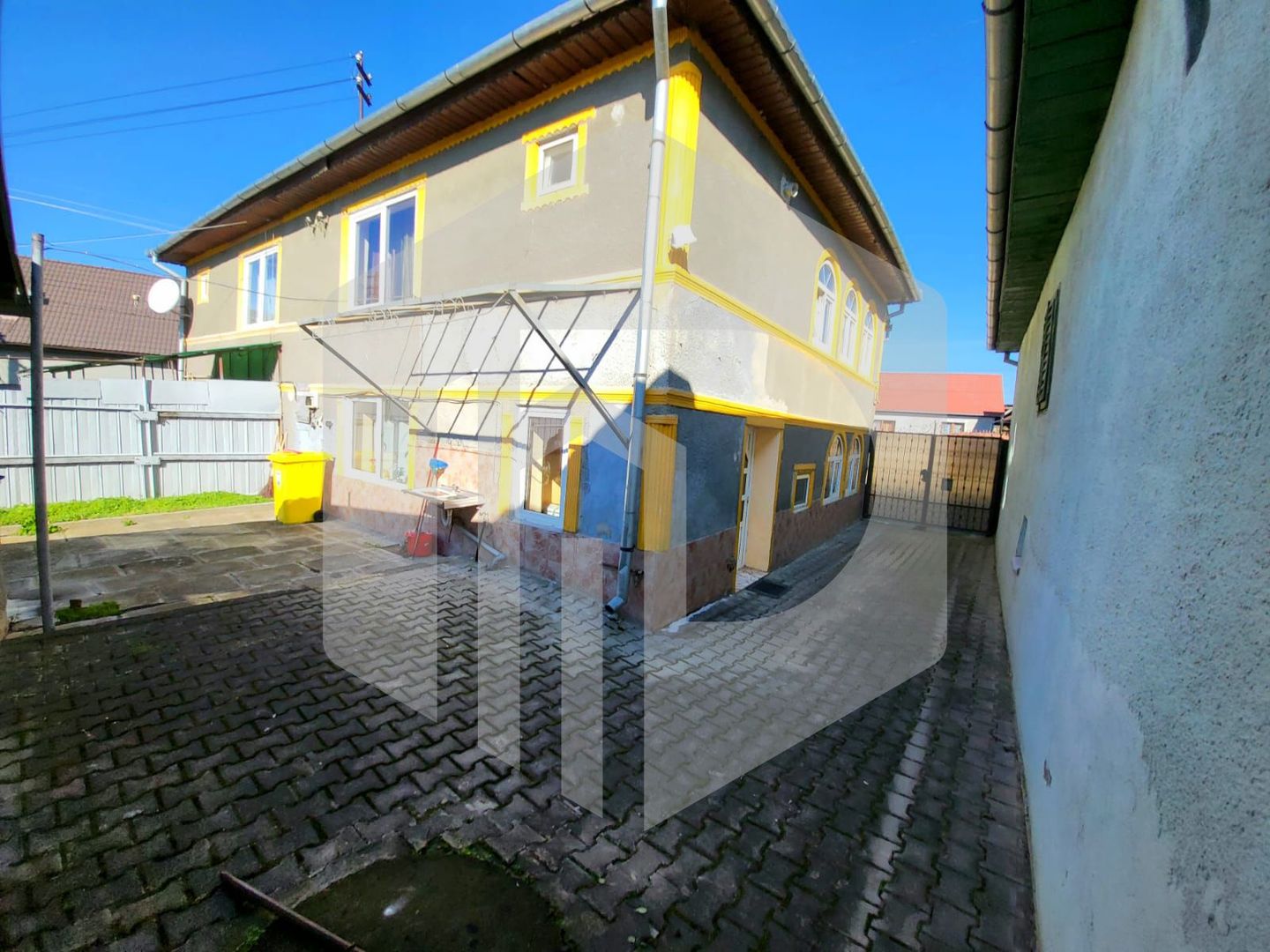 Casa in Avrig | 3 Dormitoare + Living si Bucatarie | Pivnita - Poză 11