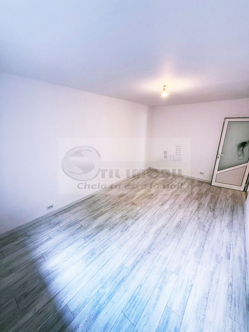 Liber, apartament 3 camere Nicolina 1, renovat modern, baie cu geam - Poză 7