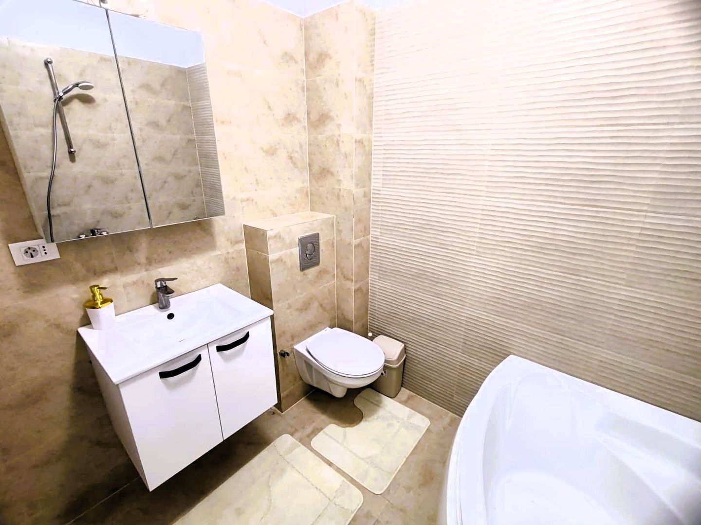 3 camere | 90 mp + curte 45 mp | Mobilat si Utilat Premium | Top - Poză 65