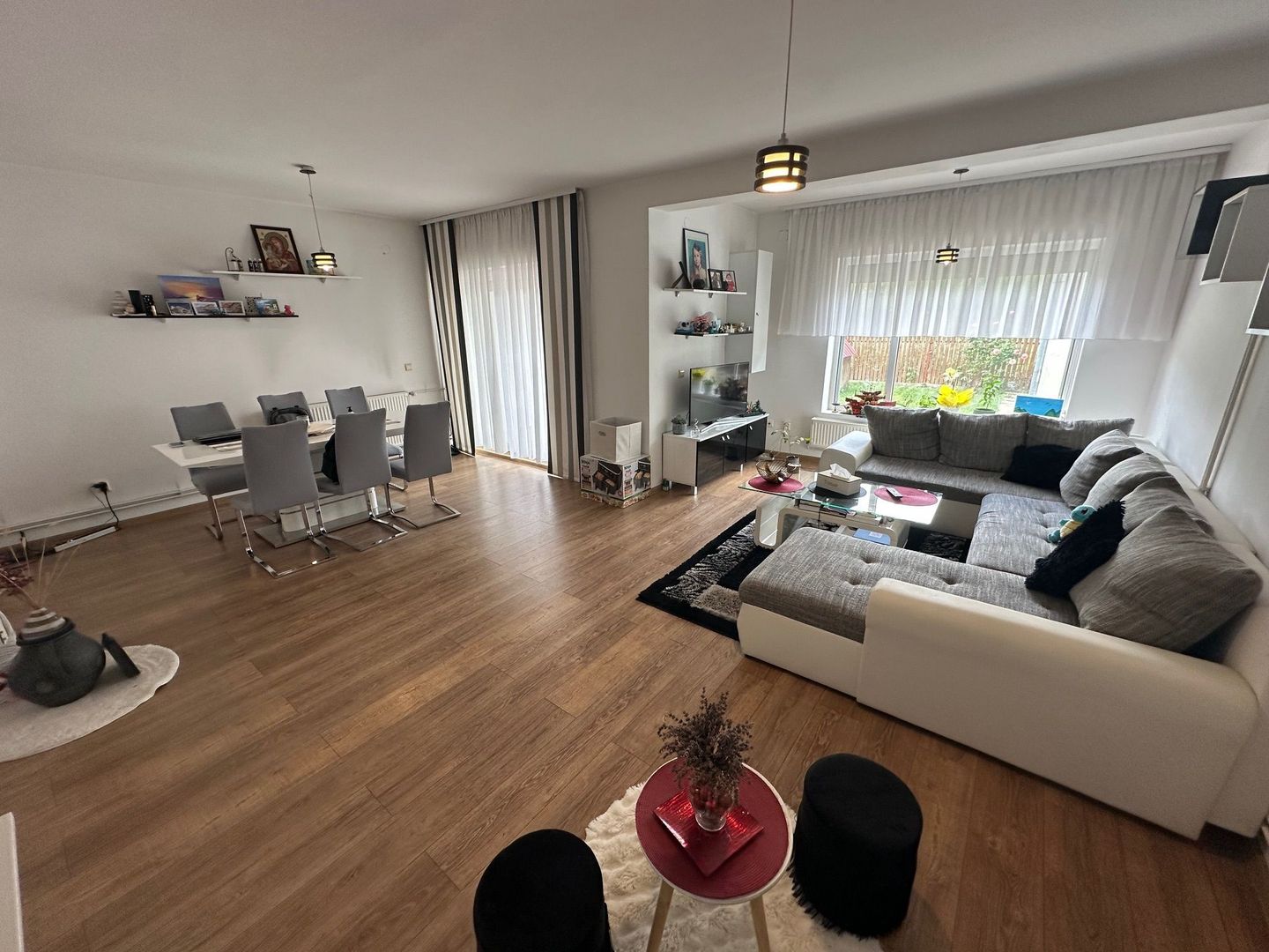 Casă / Vilă cu 5 camere zona Lunei - Poză 3