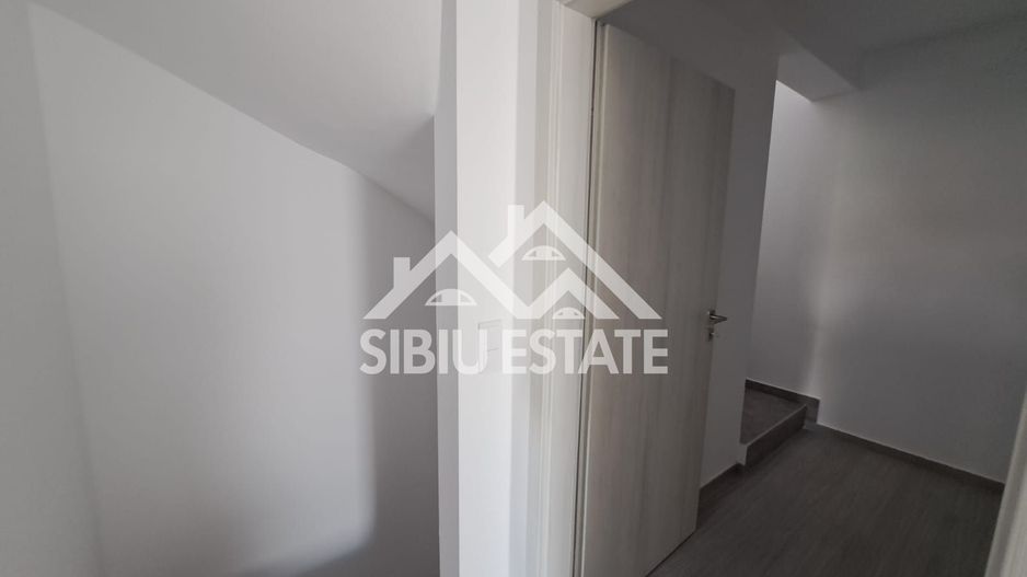 Casa la pret de apartament, 5 camere Sibiu Calea Cisnadiei - Poză 13