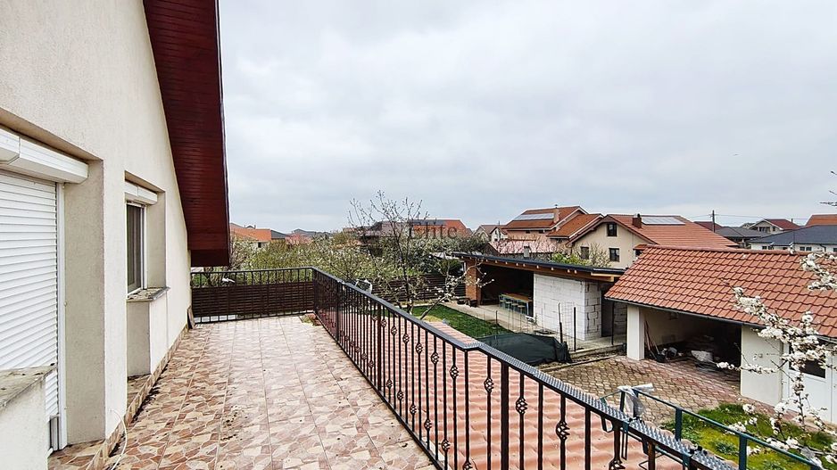 Casa cu 4 camere garaj si curte de 500 mp in Nojorid - Poză 13