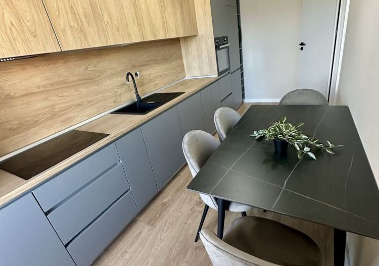 Apartament de vanzare 3 camere decomanda, balcon, parcare - Poză 2