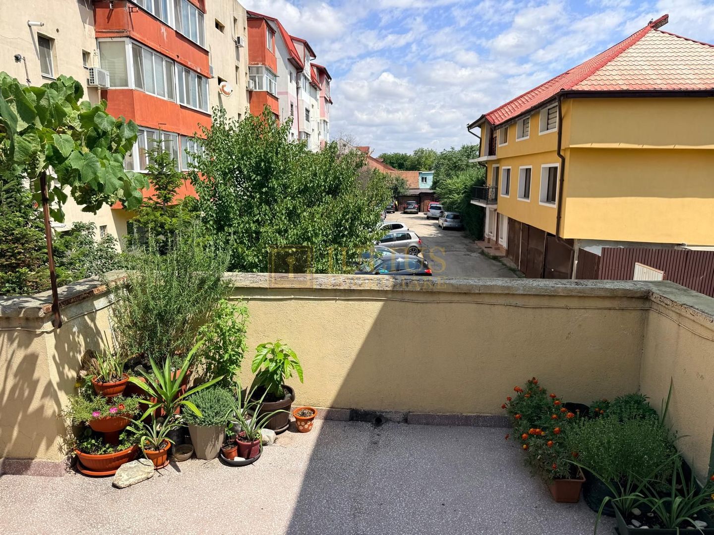 2 camere| curte comuna cu 3 apartamente| centrala proprie| zona aradului| - Poză 14