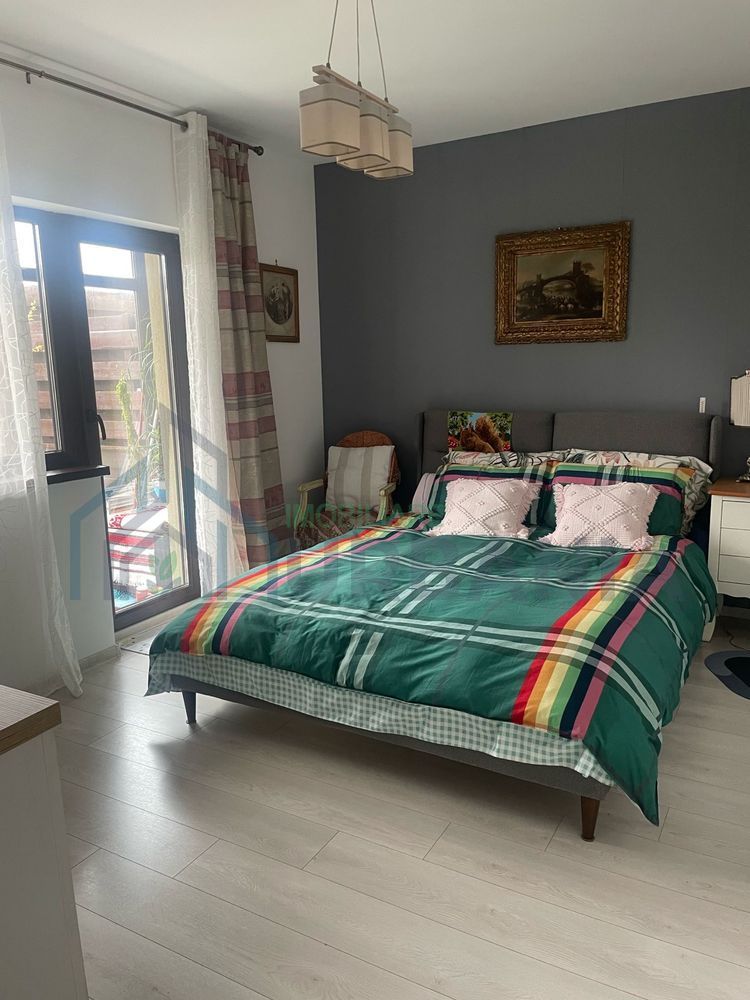 Inchiriez Apartament 3 camere, decomandat+gradinuta si loc parcare - Poză 1