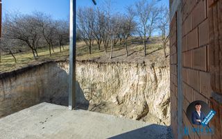 Pensiune/Vilă la roșu P+E+M în Sărata - Poză 31