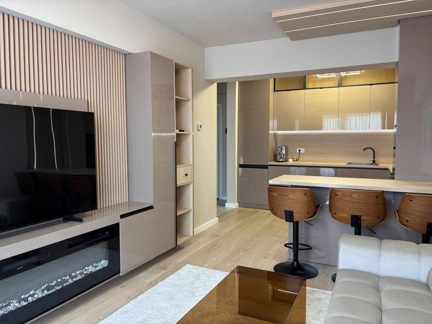 De închiriat | Apartament premium | Parcare | 3 camere | Vladimirescu - Poză 2