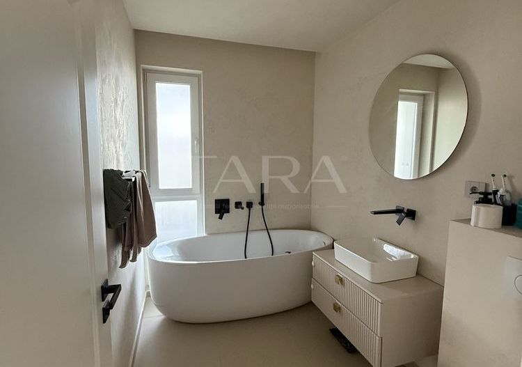 Apartament 3 camere, 80 mp, finisaje de calitate, 2 parcări subterane. - Poză 3