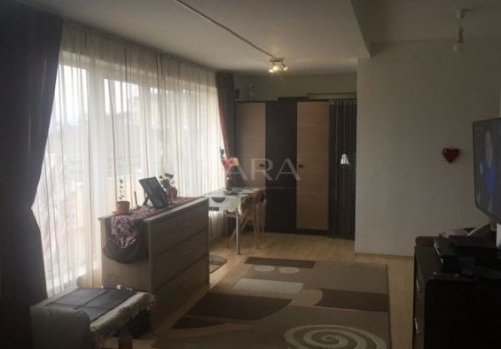 Apartament cu terasă generoasă – zona Petrom. - Poză 2