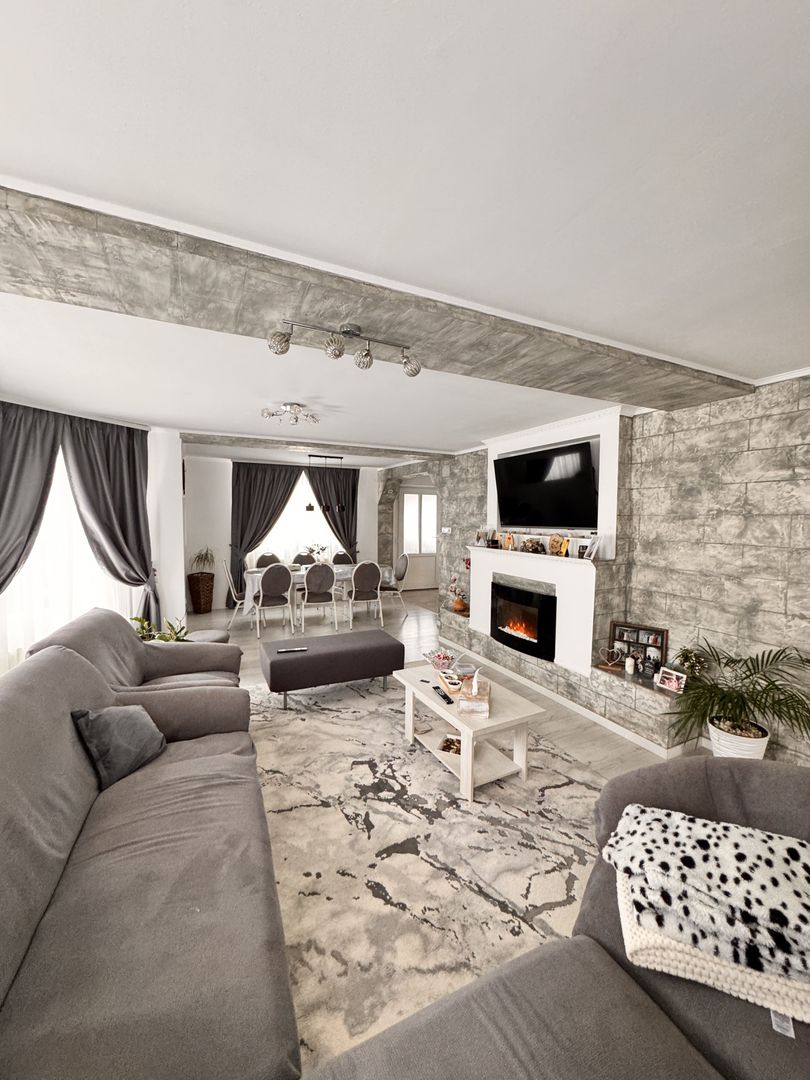 Vilă spațioasă cu 6 camere – Cartierul Viena, Oradea - Poză 1