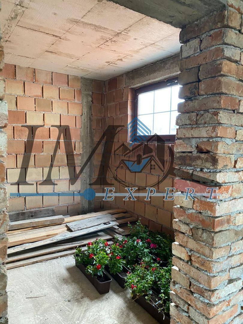 Casa de vanzare la rosu in Stremt, aproape de Alba Iulia - Poză 2