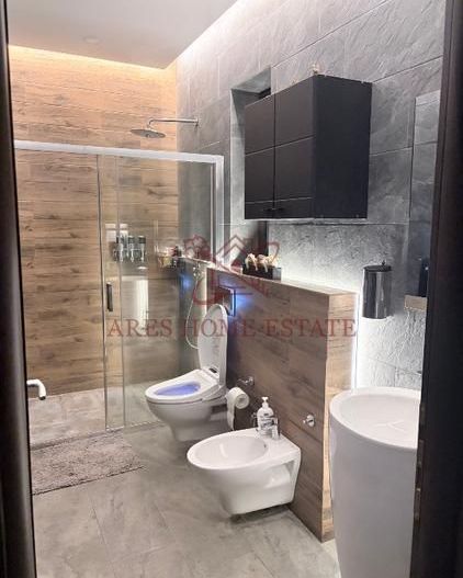 Vila deosebita cu piscina interioară - Poză 5
