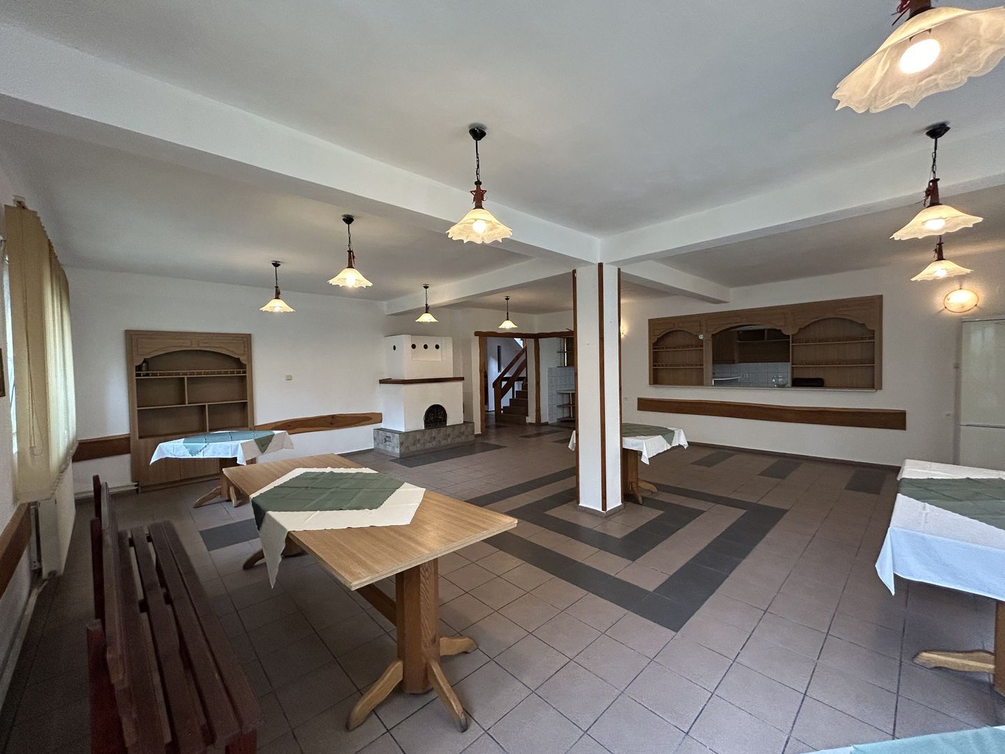 Pensiune cu potențial deosebit, vedere spectaculoasă spre Piatra Craiului - Poză 8