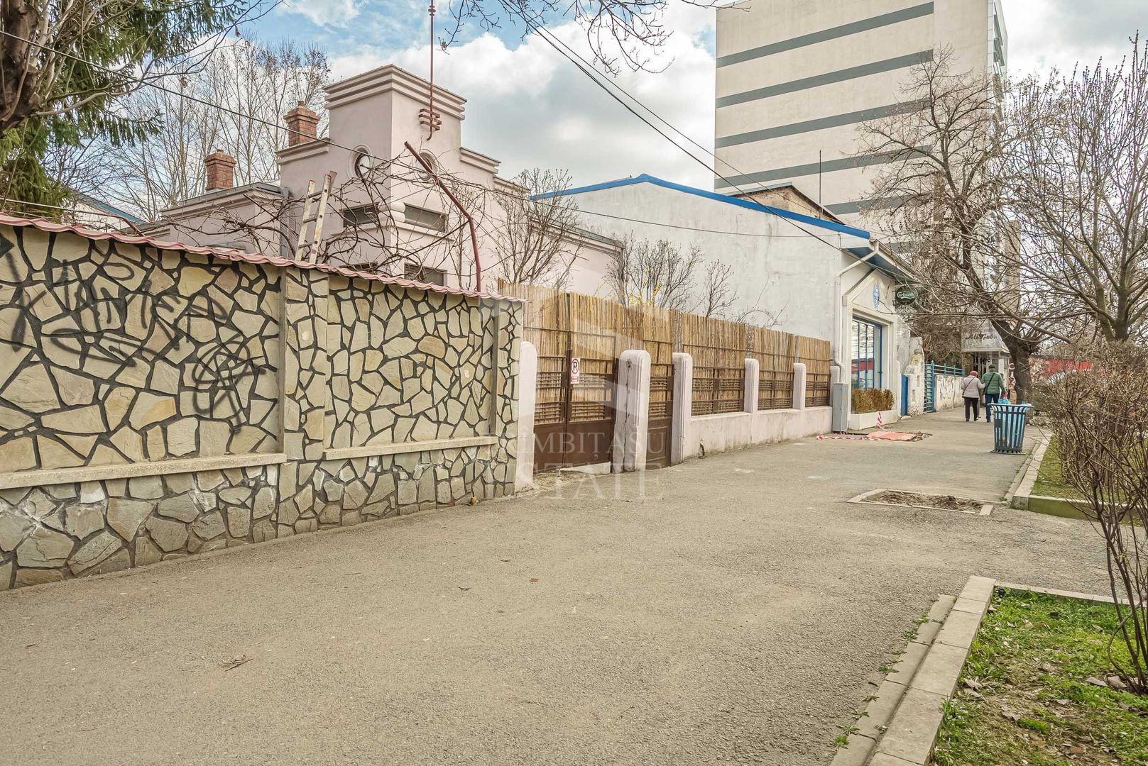 Piata Muncii - Decebal, casa 87 mp totali, 179 mp curte libera, - Poză 2