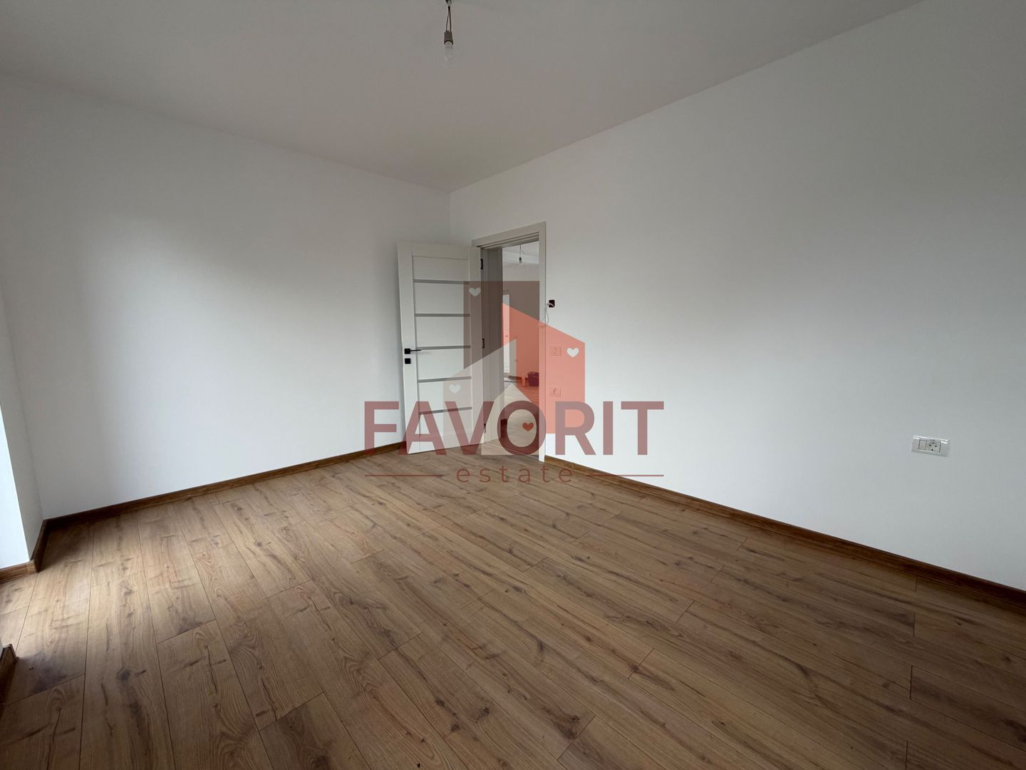 Finisat la cheie. Bucatarie inchisa. Acces asfaltat - Poză 7