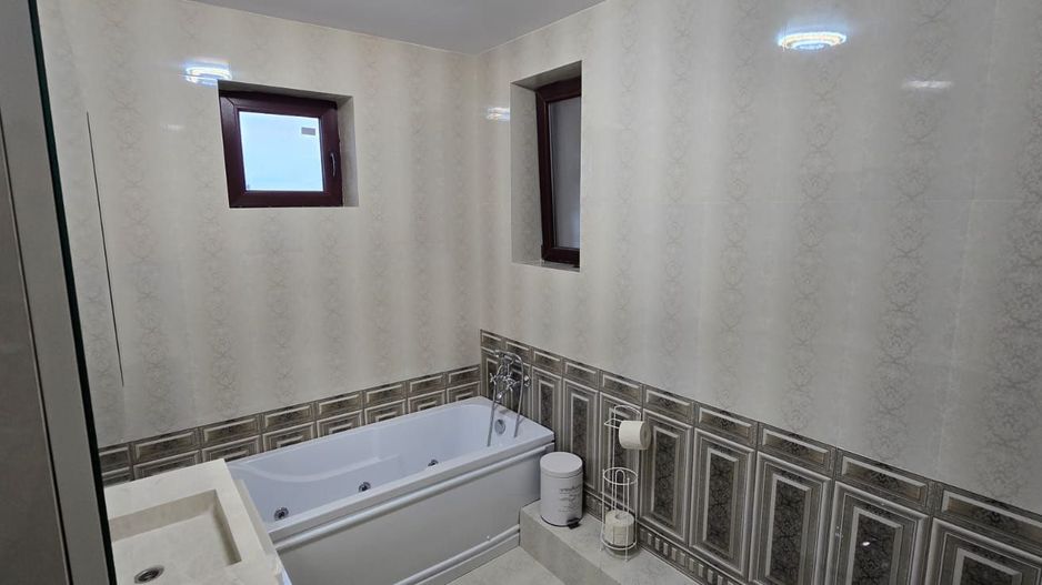 Casă De Închiriat  | Ideală Pentru Locuință Sau Afaceri - Poză 10