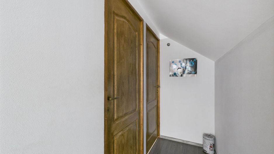 Casă spațioasă cu grădină în Topolovățu Mare - Poză 16