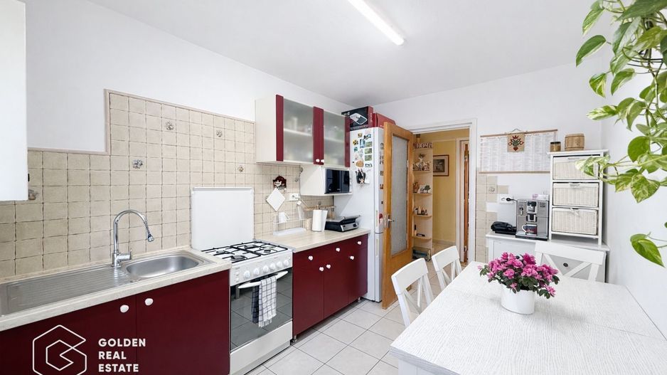 Apartament 5 camere decomandat, cu garaj si boxa, zona Vlaicu - Poză 3
