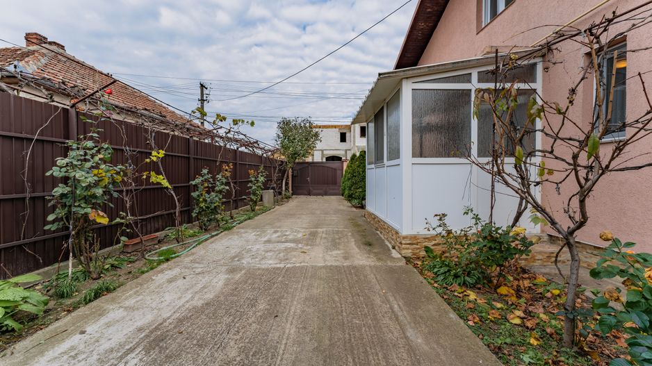 Casă cu 2 camere în Bujac - Poză 7