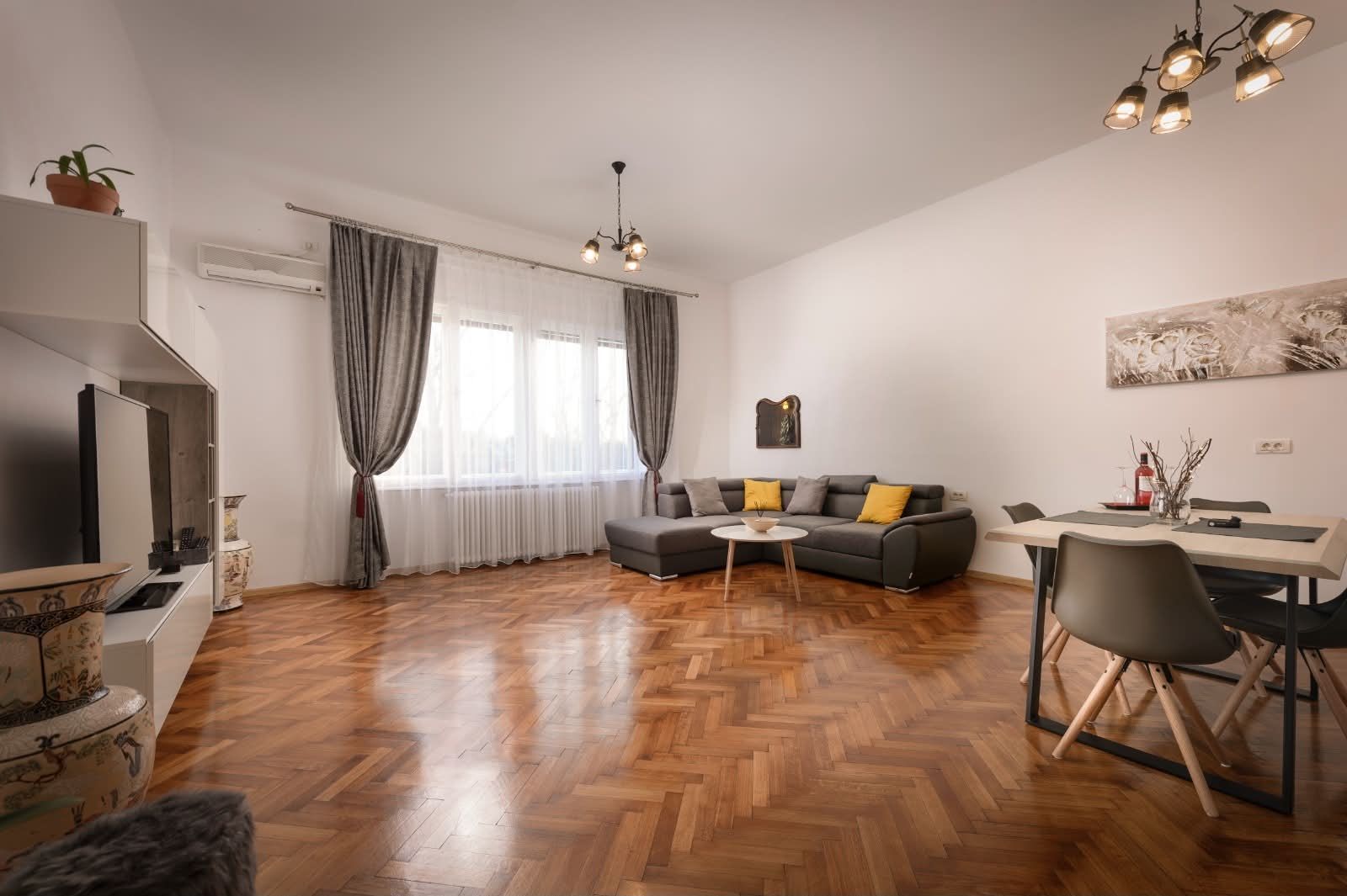 APARTAMENT CENTRAL - Poză 3