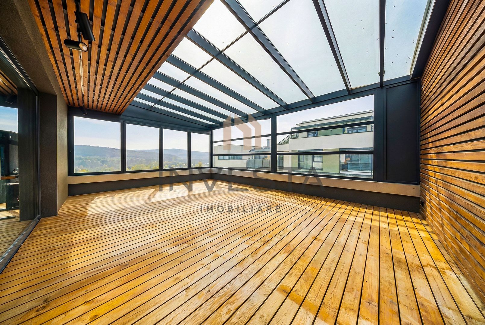 Penthouse exclusivist cu acces din lift, terasa 340 mp, 245 mp utili - Poză 3
