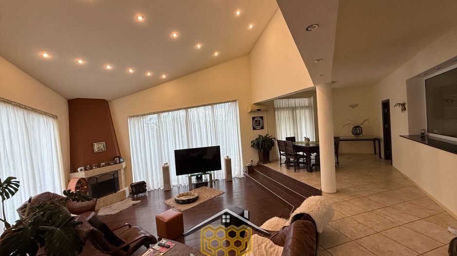 Casa P+1 cu garaj si 950 mp teren in Simnicul de jos - Comision 0% - Poză 2