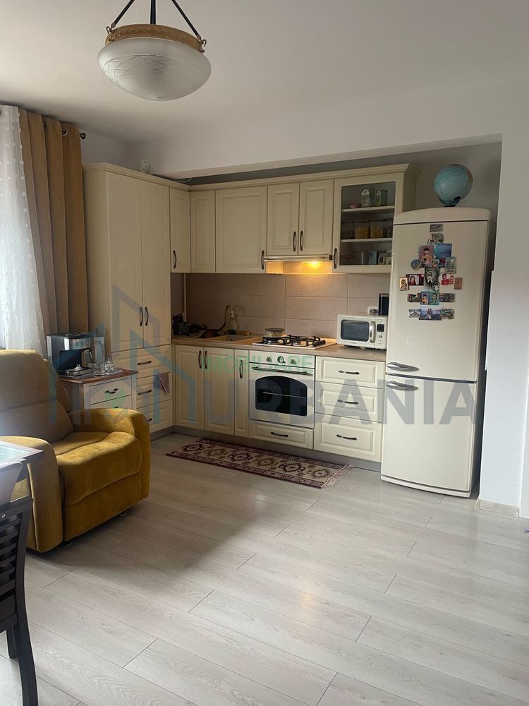 Inchiriez Apartament 3 camere, decomandat+gradinuta si loc parcare - Poză 4