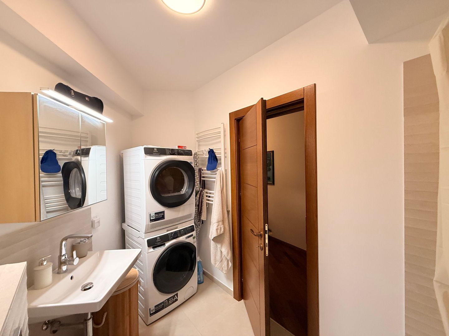 3 camere 2022 Piata Victoriei 127 mp utilat mobilat - Poză 11