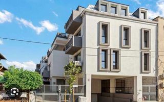 Unic! Apartament 5 camera si curte de 210 mp, central - Poză 1