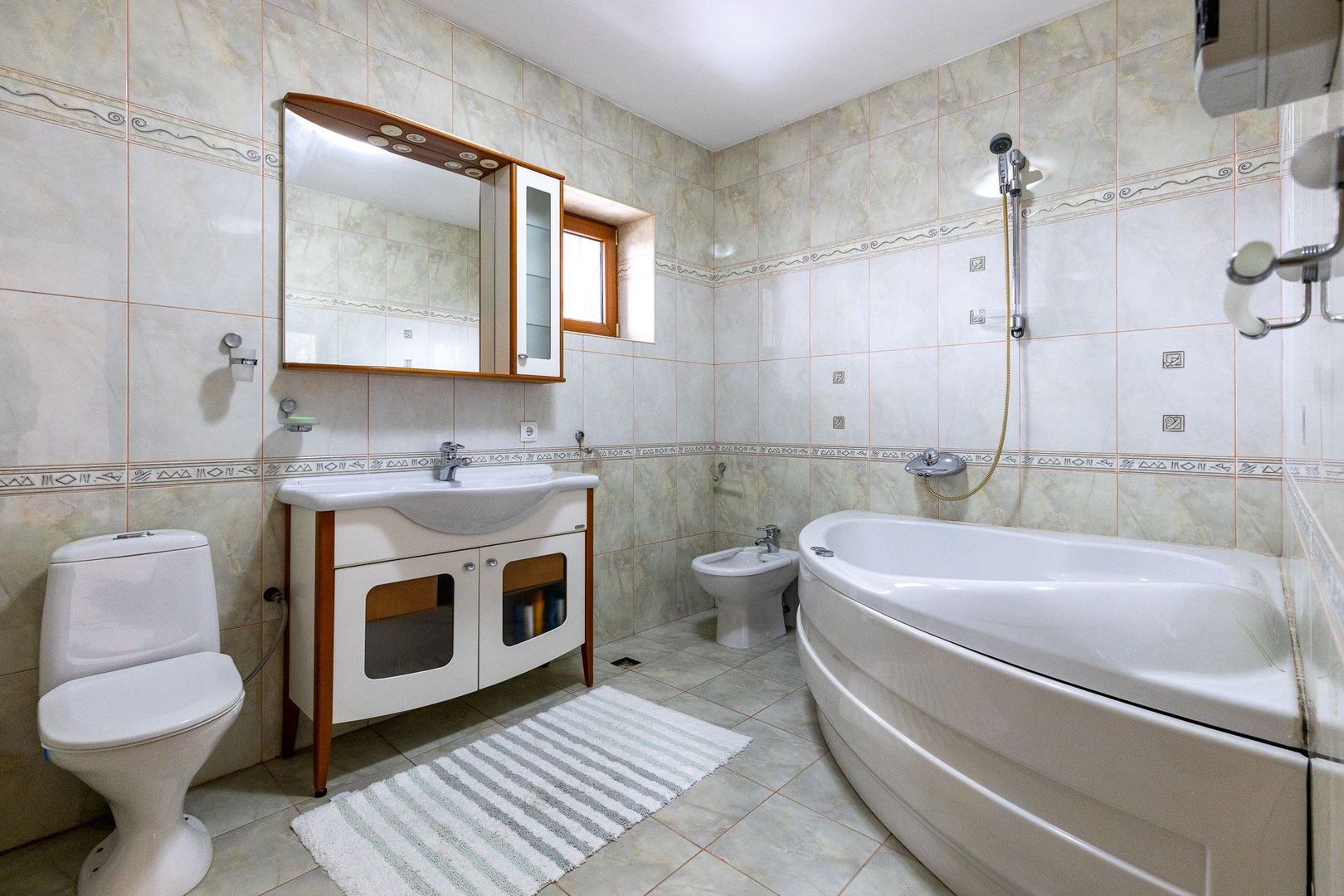 Exclusivitate - Imobil constructie 2001, priveliste deosebită, - Poză 10