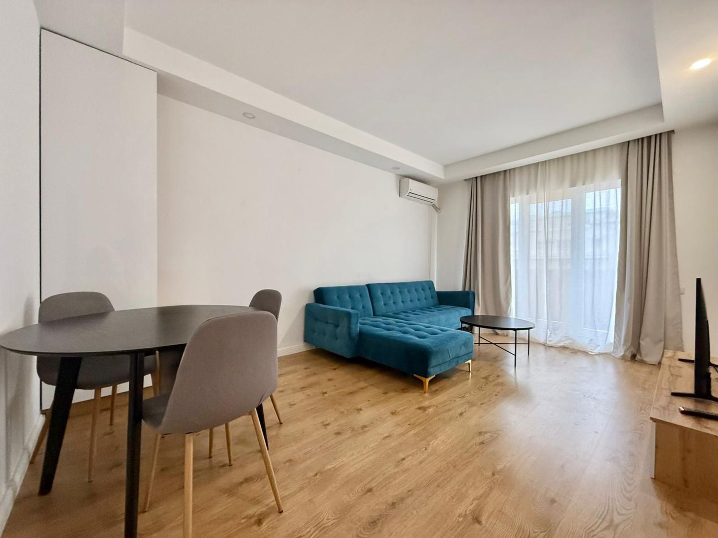 COSMOPOLIS - Apartament cu 3 camere, mobilat si utilat. - Poză 1