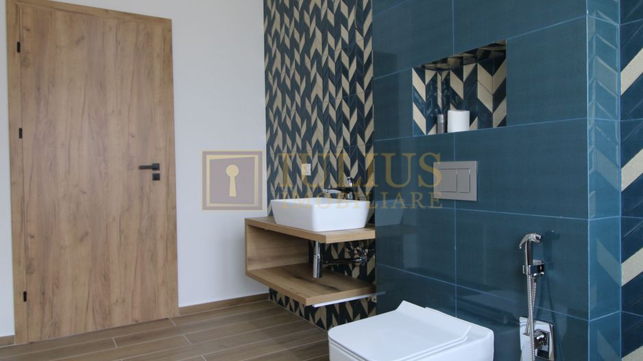 Casa zona Lunei, 5 camere + 3 bai, centrala proprie, rezidential sau birouri ! - Poză 32