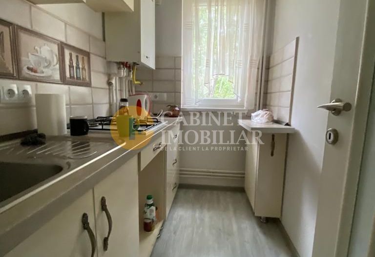 Apartament cu 3 camere decomandat,etaj 3,  zona Alexandru cel Bun - Poză 6