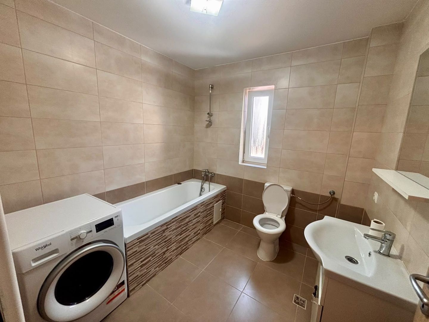 Apartament 3 camere cu curte proprie Selimbar - Poză 4
