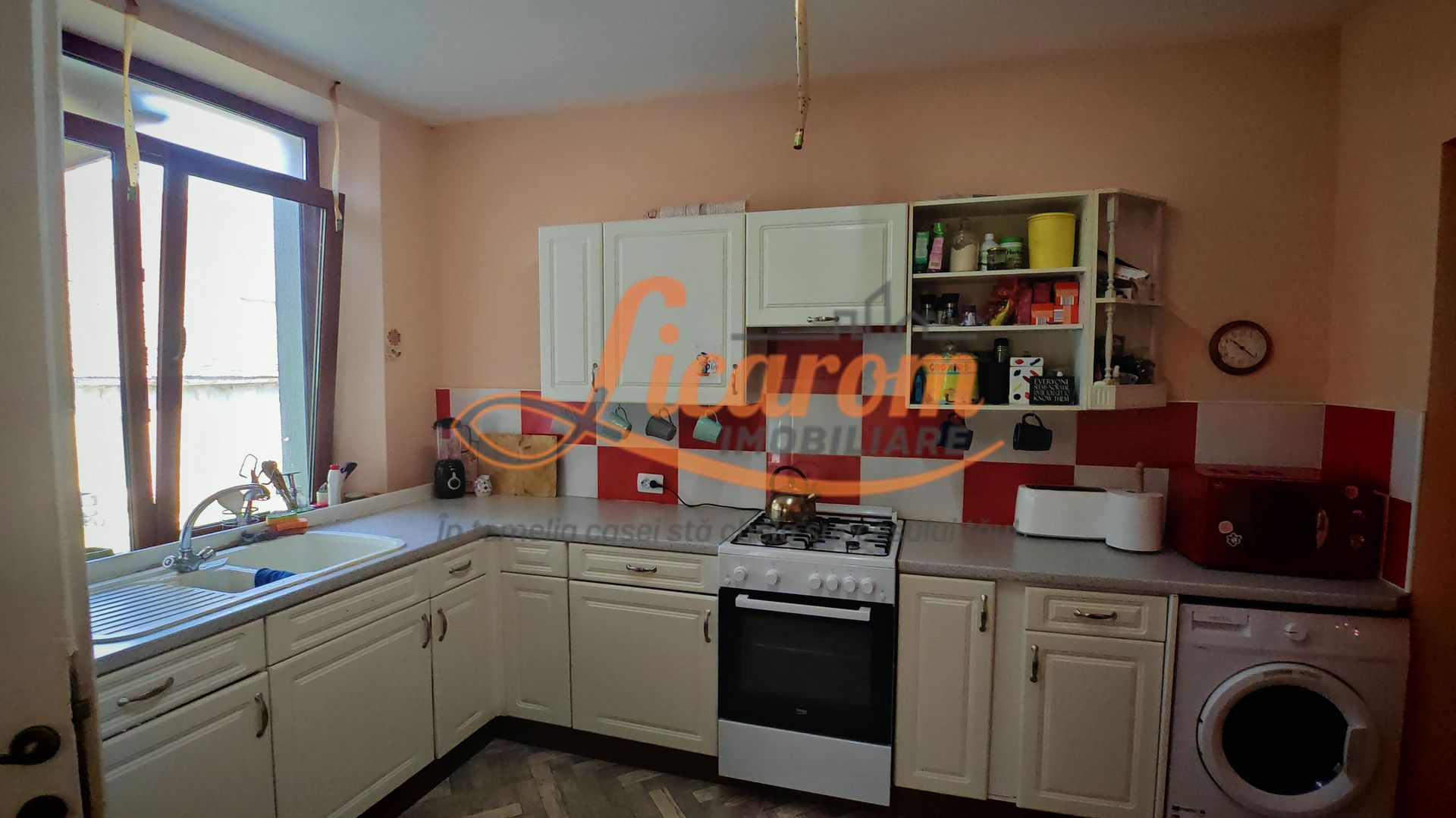 CASA SASEASCA comuna VULCAN,zona foarte buna,teren 3000 mp - Poză 2