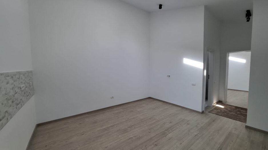 Apartament 2 camere in Vila , Centrala Proprie , Totul Nou L354 - Poză 7