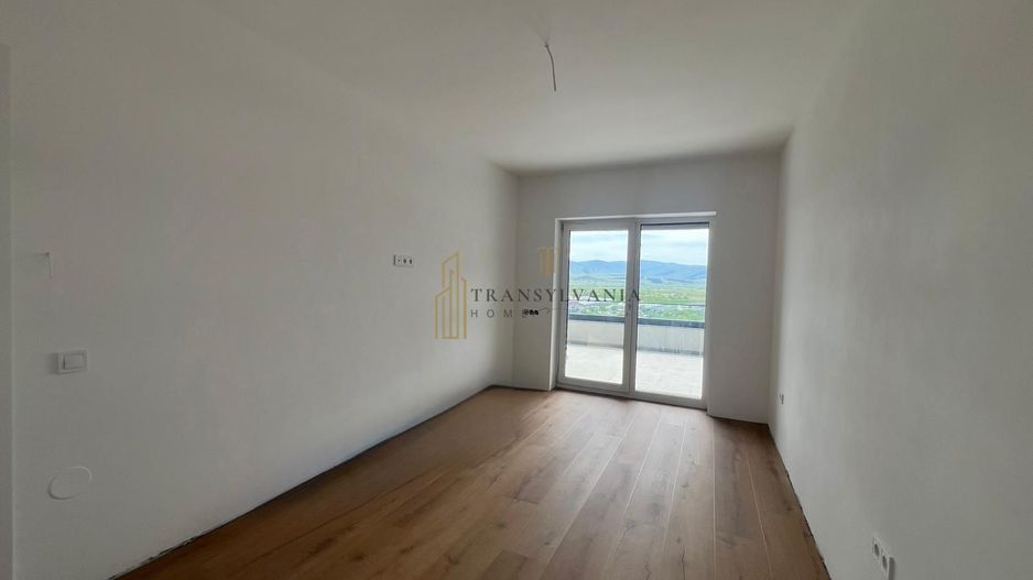 Apartament 4 camere, suprafata generoasa - Poză 7