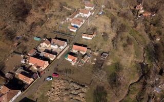 Teren intravilan de 302 mp în localitatea Șoimoș - Poză 13