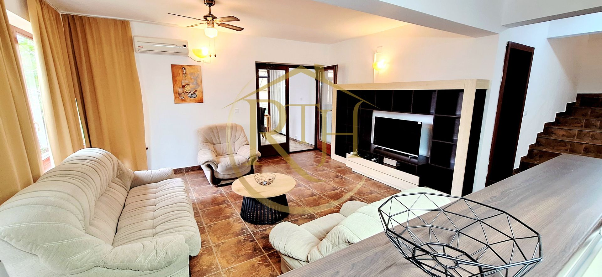 Oferim spre inchiriere, casa deosebi cu 4 camere,2 garaje,zona Soarelui-Braytim - Poză 1