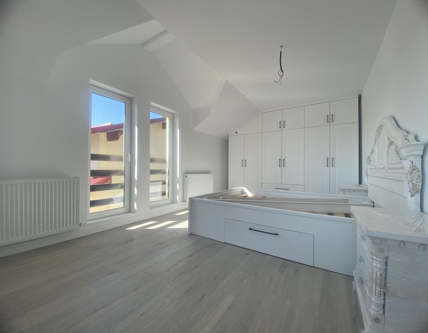 Liniste si confort! Vanzare casa la cheie, luminoasa in Priseaca! - Poză 5