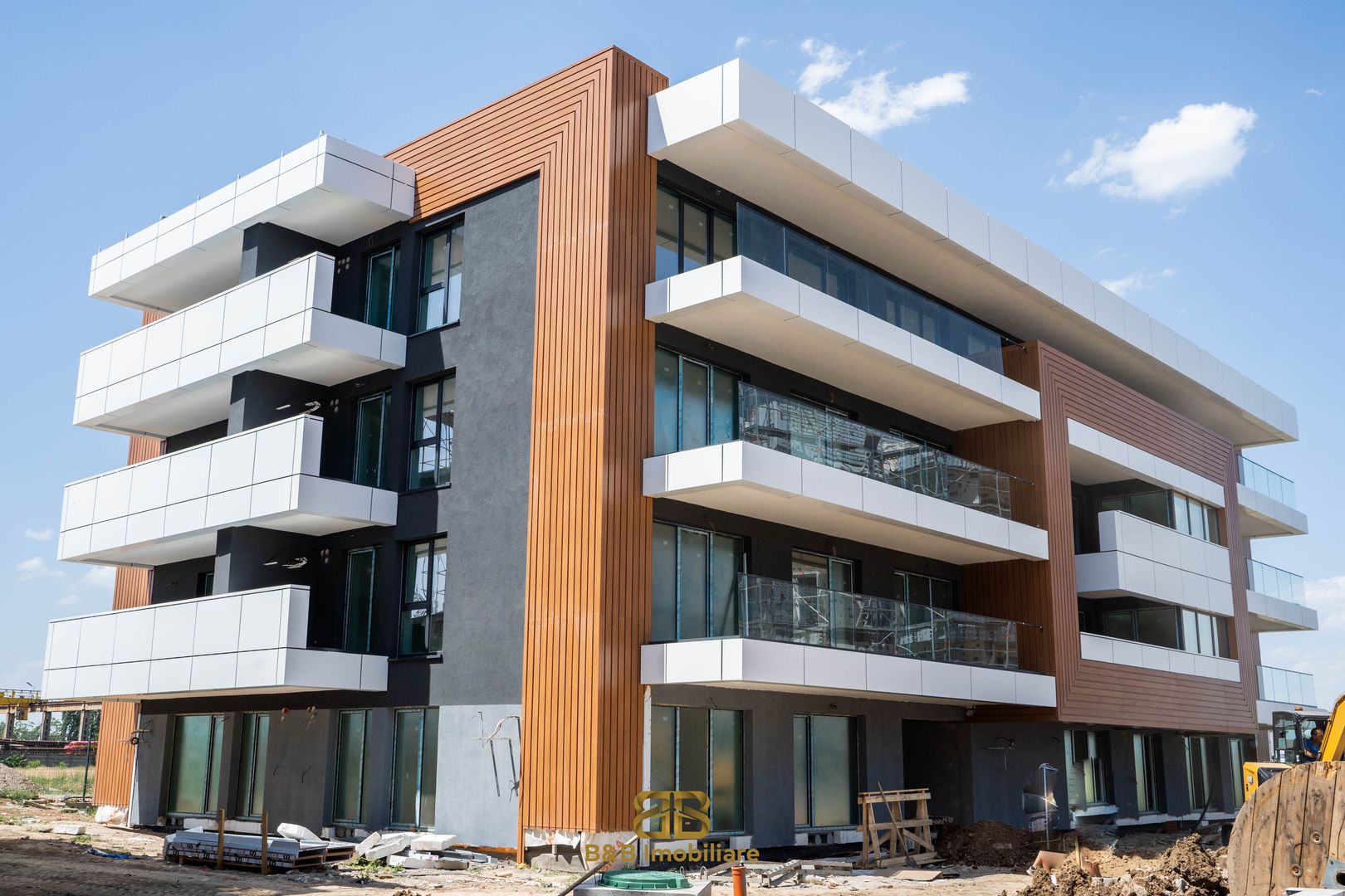 3 camere -complex cu circuit inchis -piscina--pista alergare - Poză 10