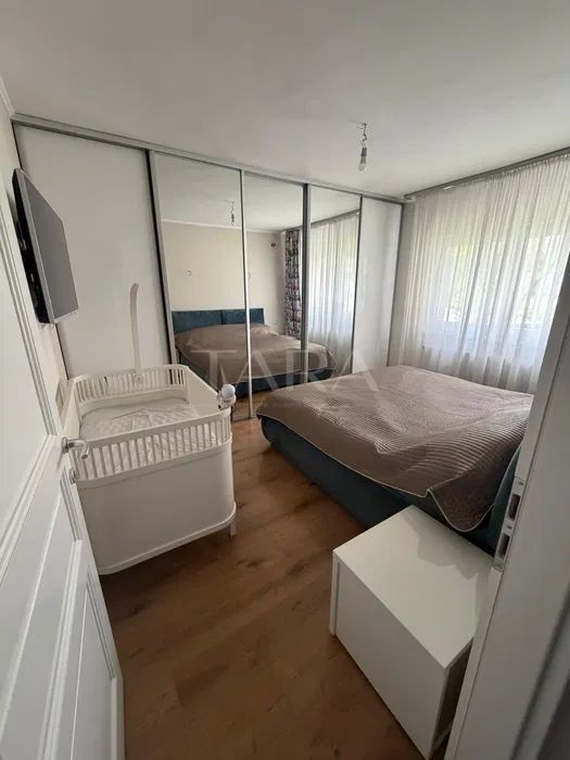 Apartament modern cu 3 camere, garaj și parcare, în zonă liniștită. - Poză 6