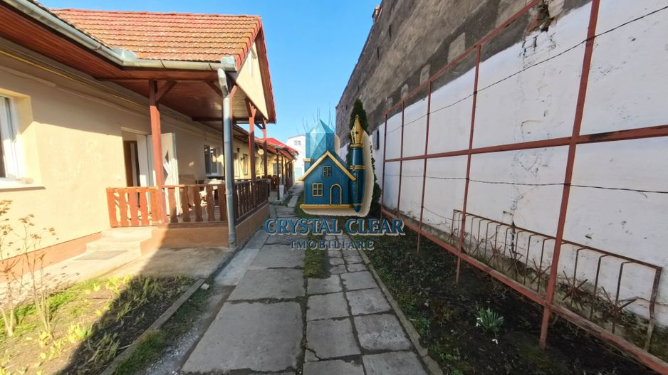 Două case în curte comună, 6 camere + 385 teren - zona semicentrală - Poză 21